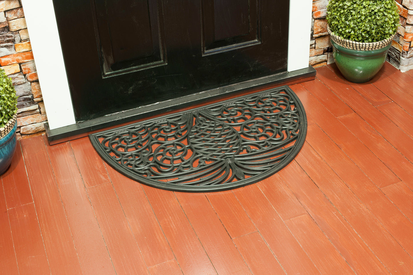 black rubber door mat with semi circle pineapple design